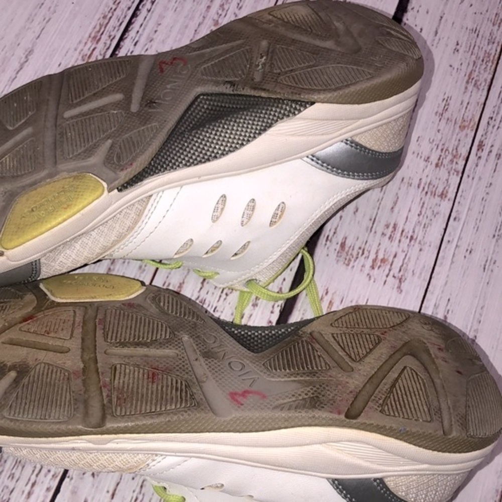 Vionic Sneakers Size 9 - image 4